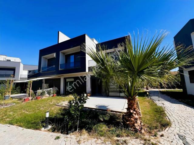 Çandarlı Mahallesi, Dikili içerisinde kiralık Villa