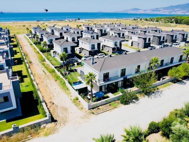 Çandarlı Tatil Köyü Sahil Kesimi, Dikili içerisinde satılık Villa