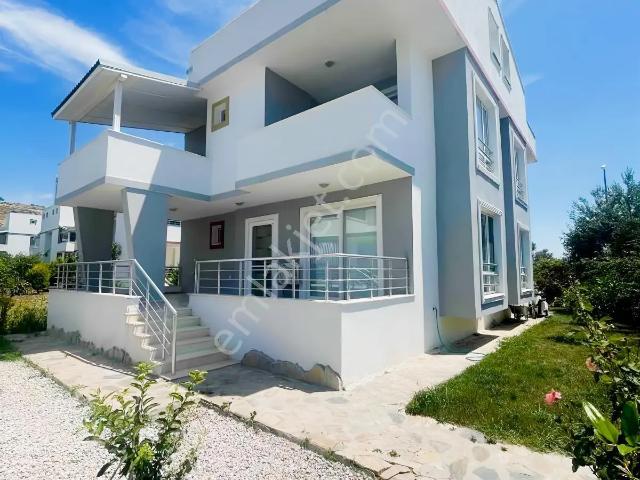Çandarlı Mahallesi, Dikili içerisinde kiralık Villa