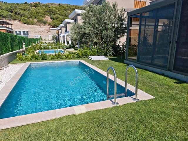 Çandarlı Mahallesi, Dikili içerisinde kiralık Villa