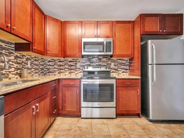 Condo for sale in Fort Lee, New Jersey