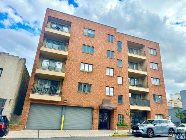 Condo for sale in Cliffside Park, New Jersey