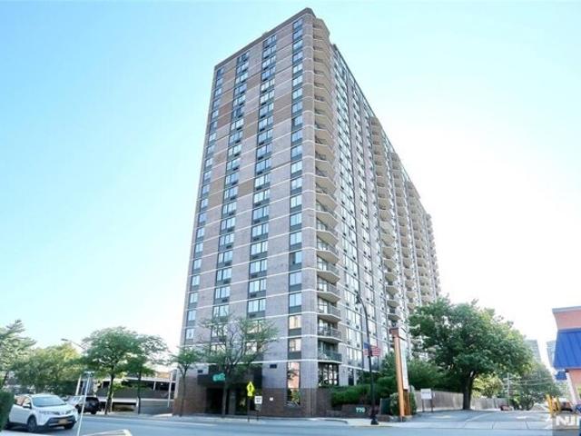 Condo for sale in Cliffside Park, New Jersey