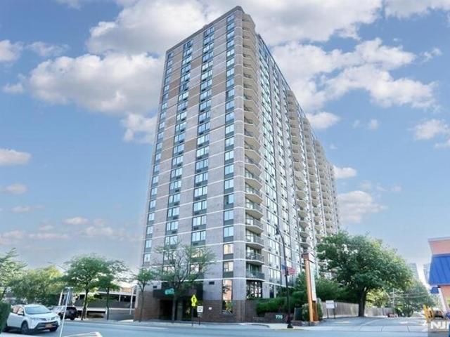Condo for sale in Cliffside Park, New Jersey