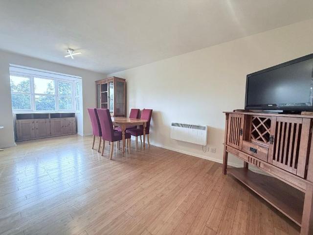 Apartment for rent in London Borough of Ealing, Park Royal