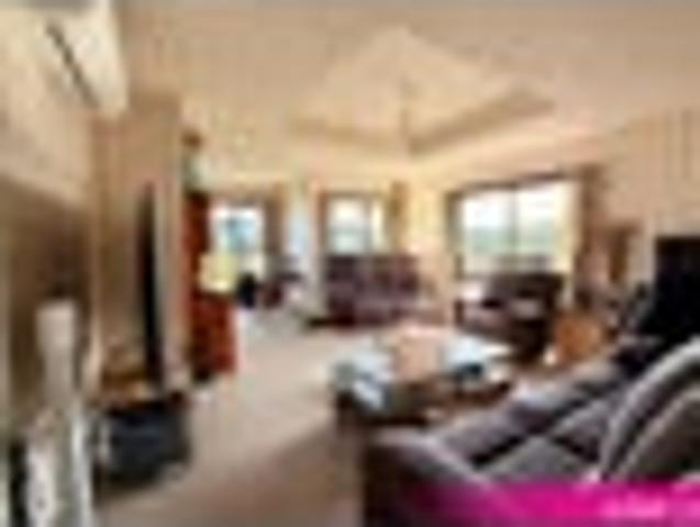 Townhouse for rent in Otakou