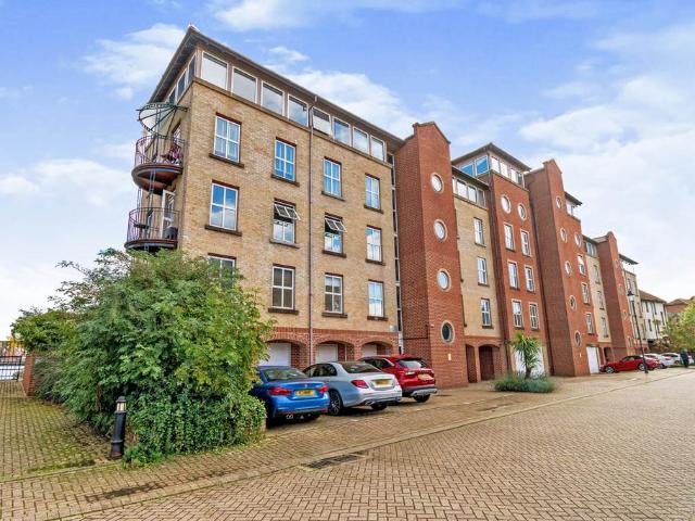 Apartment for rent in Ocean Village, City Of Southampton