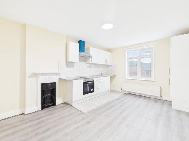 Apartment for rent in Wash Common, Enborne