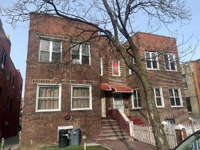 House for sale in The Bronx, Arverne