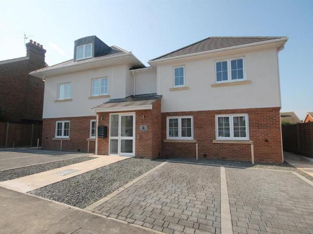 Apartment for rent in Woodcote, Epsom