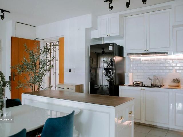 HDB House for sale in Ang Mo Kio HDB House for sale in Ang Mo Kio