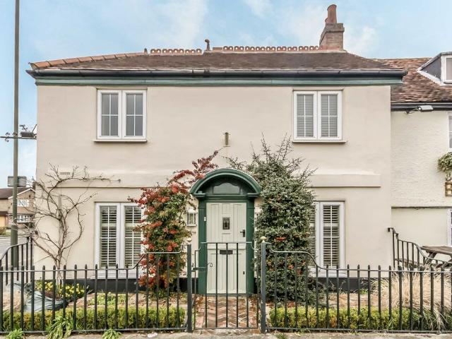 Apartment for rent in Thames Ditton, Elmbridge