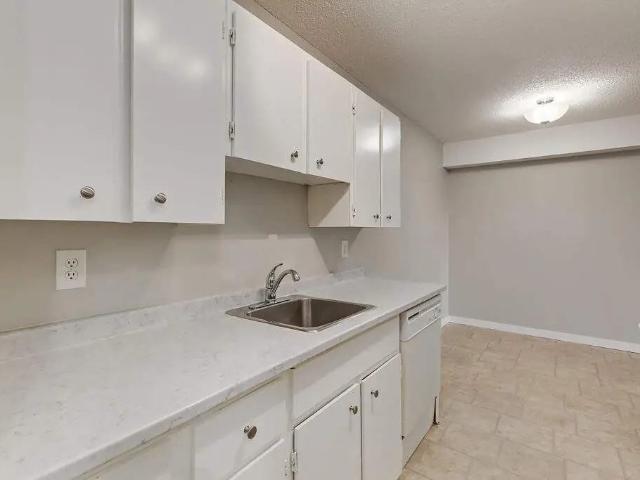 Apartment for rent in Wedgewood, Alberta