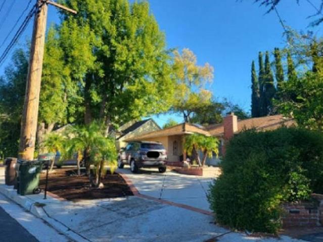 House for sale in La Canada Flintridge, California