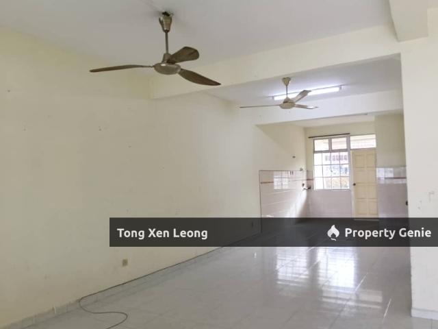 Terraced House for sale in Malaka