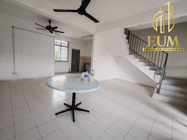 Terraced House for sale in Malaka