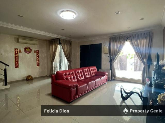 Terraced House for sale in Malaka