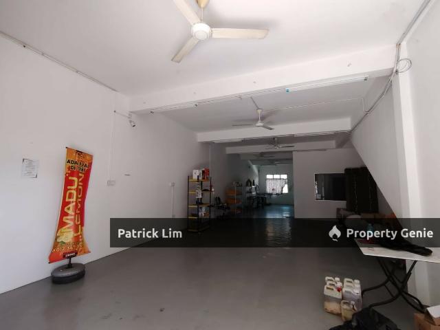 Shop for rent in Malaka