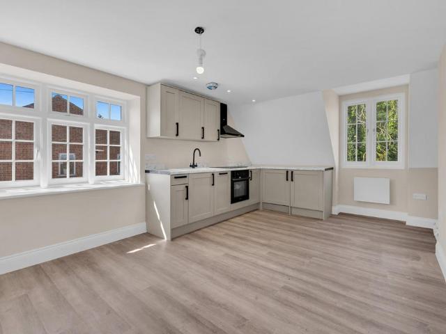 Apartment for rent in Poverest, Greater London