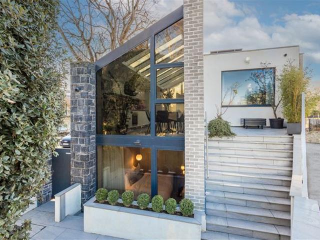 Detached House to rent in Bluebell, North Tipperary