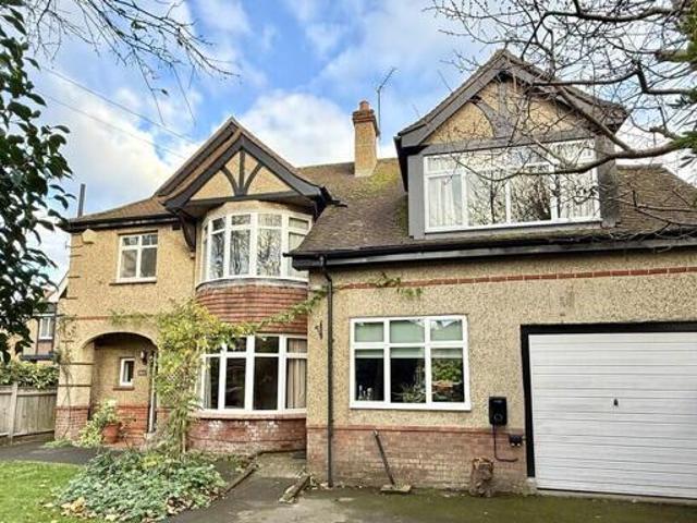 House for sale in Middlecroft, Hampshire