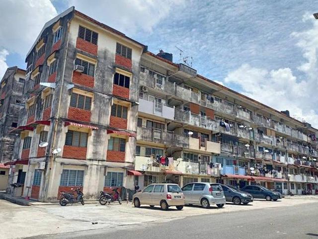 Flat for sale in Malaka