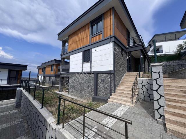 Burhaniye, Balikesir içerisinde satılık Villa