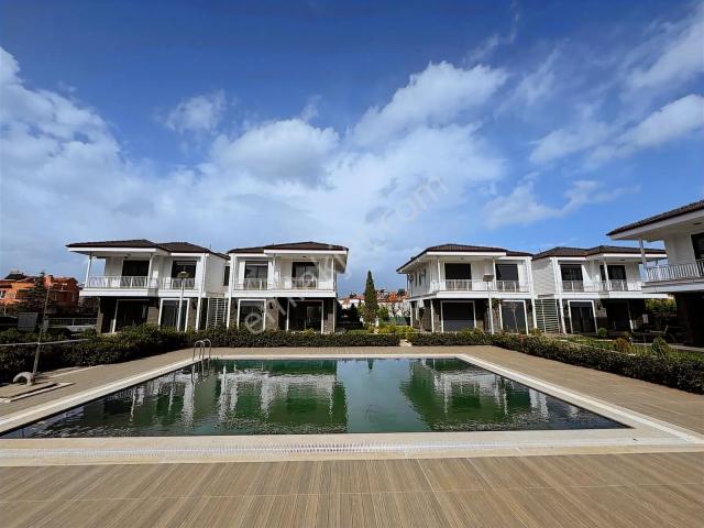 Burhaniye içerisinde satılık Villa
