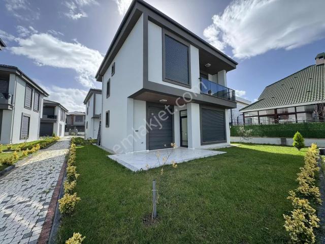 Burhaniye, Balikesir içerisinde satılık Villa