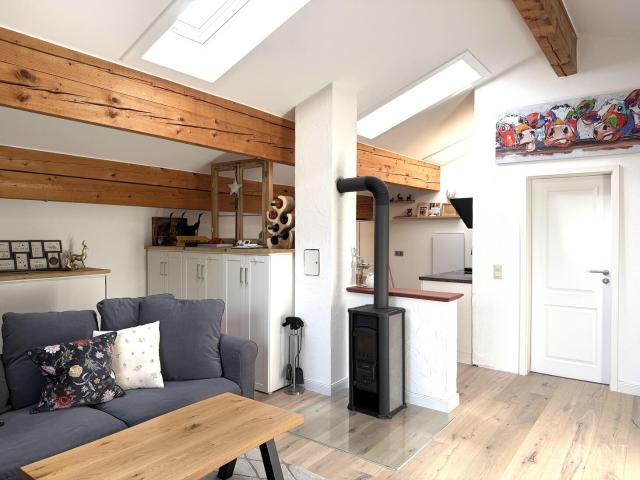 Dachgeschosswohnung kaufen in Siegsdorf, Bayern