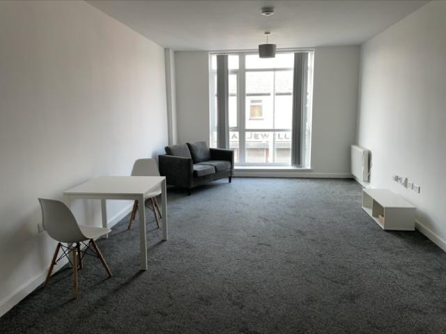 Apartment for rent in Deeplish, Burnedge