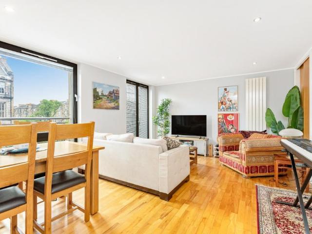 Apartment for rent in Gayfield, Broughton
