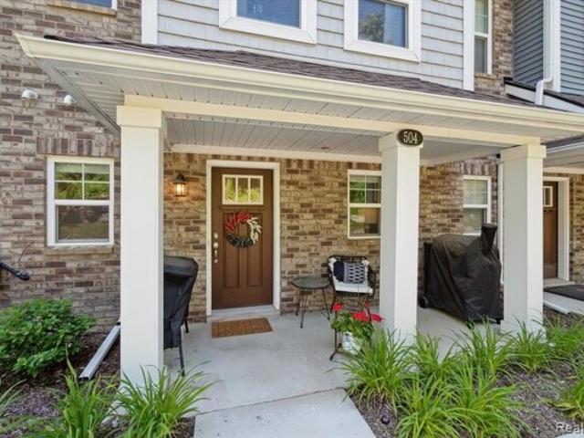 Condo for sale in Brighton