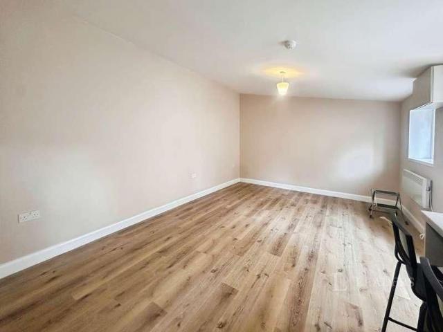 Studio for rent in Stirchley, Birmingham