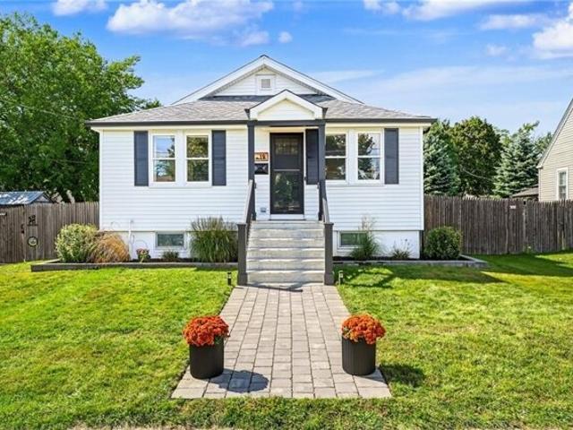 House for sale in Warwick, Kent County