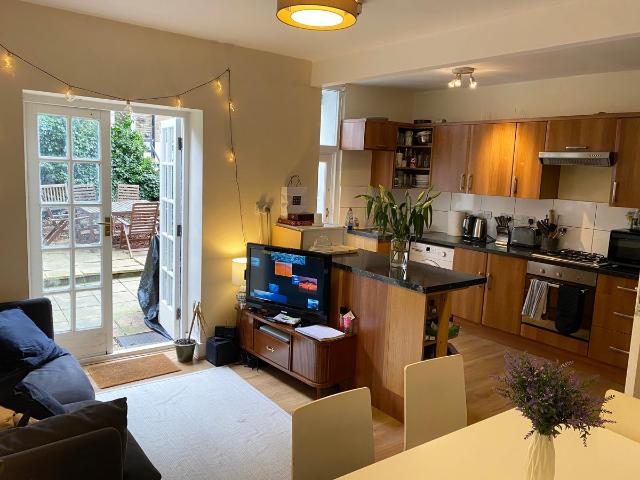 Room for rent in West Kensington, Greater London