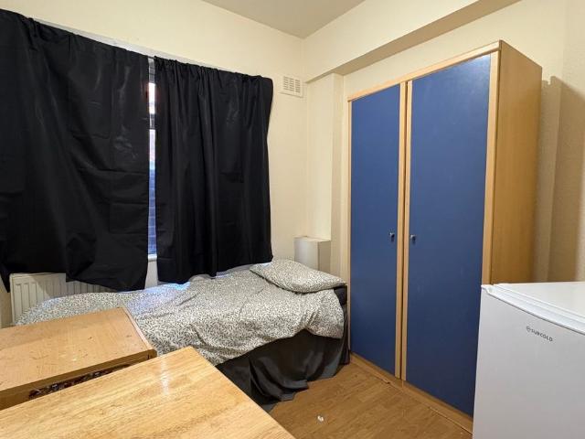 Room for rent in Cricklewood, Greater London