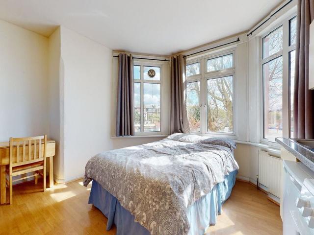 Room for rent in Cricklewood, Greater London