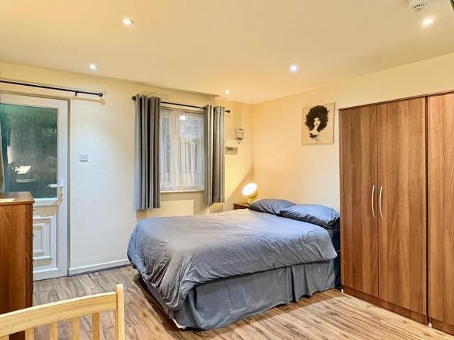 Apartment for rent in Cricklewood, Greater London