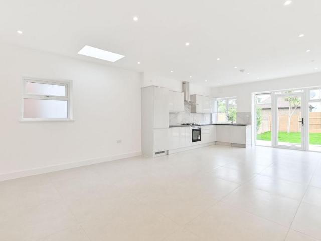 Apartment for rent in Cricklewood, Greater London