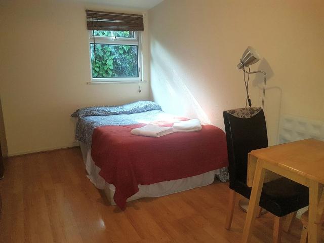 Room for rent in Cricklewood, Greater London