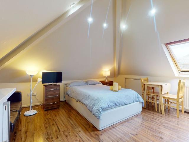 Studio for rent in Cricklewood, Greater London