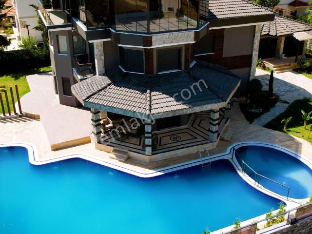 Serik içerisinde satılık Villa