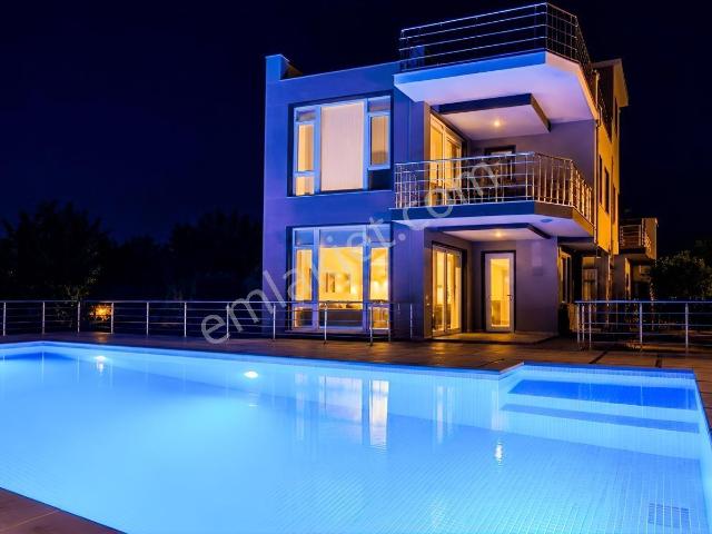 Demre içerisinde satılık Villa