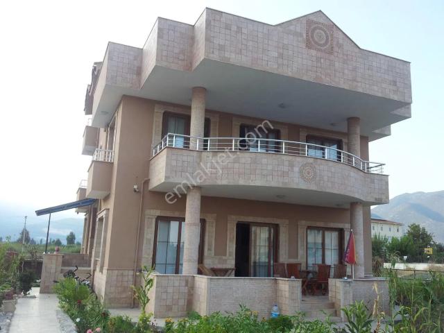 Kum, Finike içerisinde satılık Villa