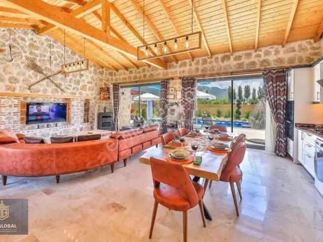 Bezirgan, Kaş içerisinde satılık Villa