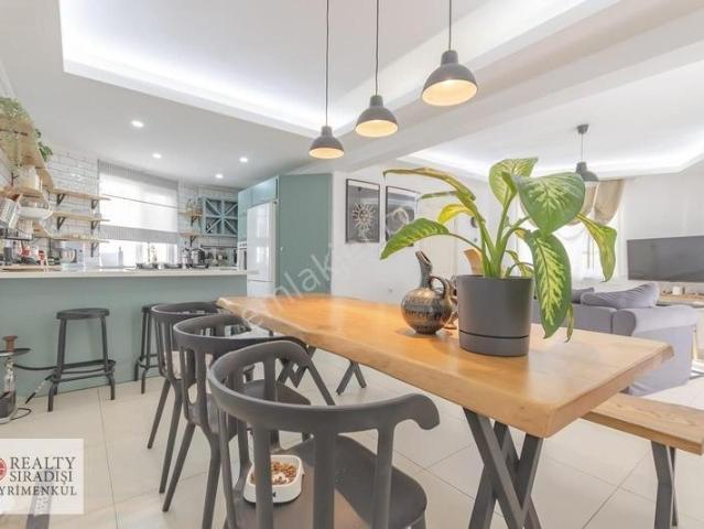 Kemerağzı Mahallesi, Aksu içerisinde satılık Villa
