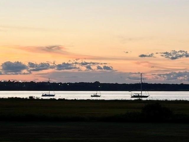 House for sale in Common Fence Point, Portsmouth