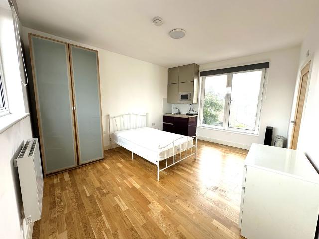 Studio for rent in London Borough of Ealing, Greater London