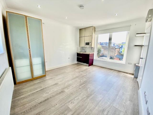 Studio for rent in London Borough of Ealing, Greater London